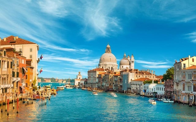 Italia tháng 1: Vẻ đẹp trầm mặc và những trải nghiệm ấm áp bạn không nên bỏ lỡ!
