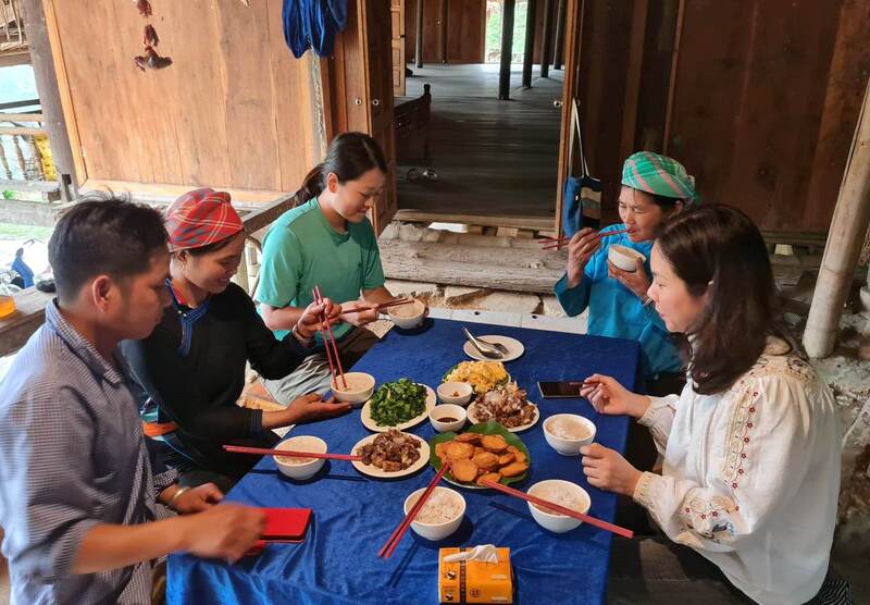 Trải nghiệm văn hóa địa phương