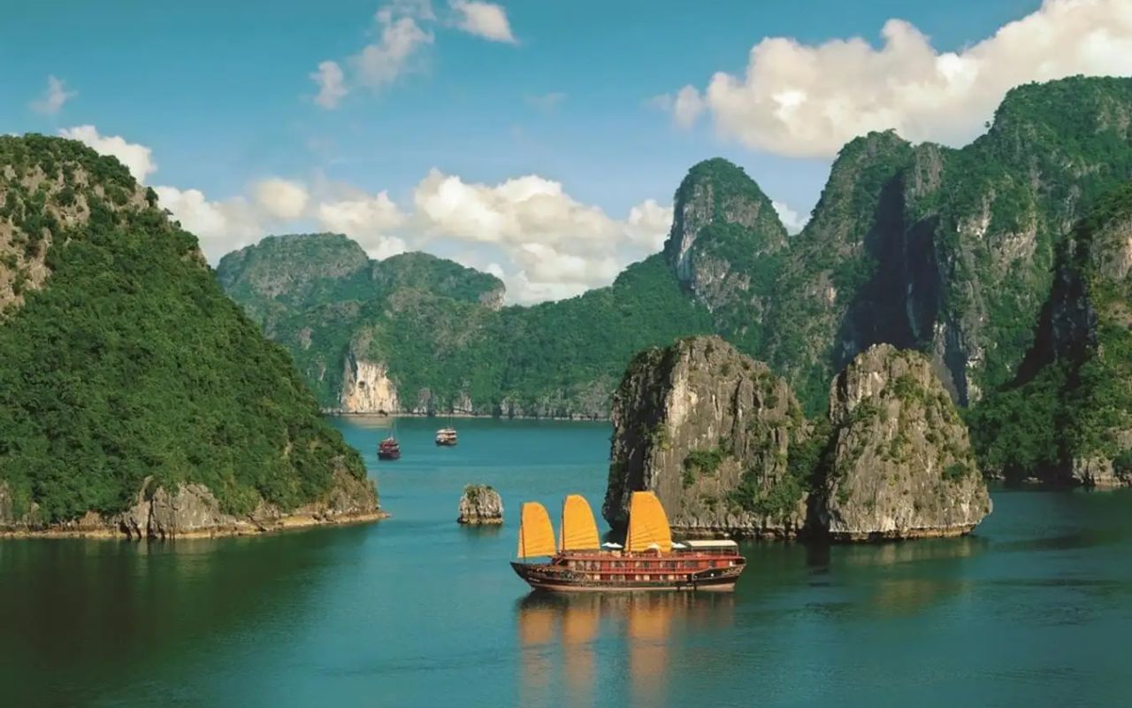 Khoảnh Khắc Du Lịch Việt: Khoe Ngay Video, Rinh Quà Ngon!