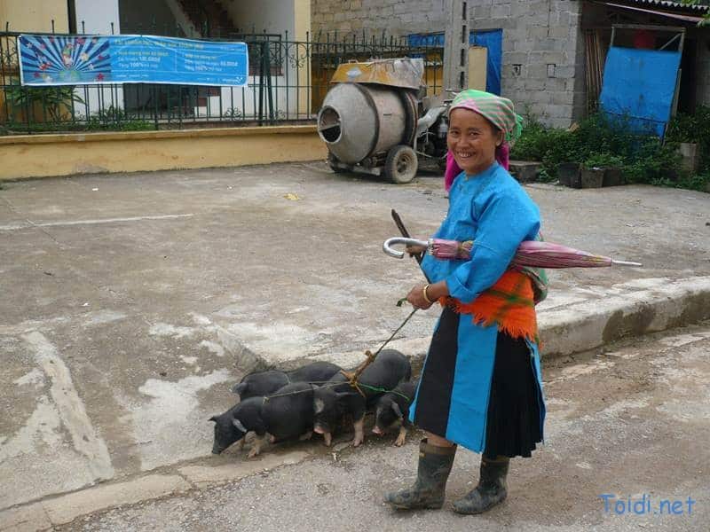 Phiên chợ Đồng Văn