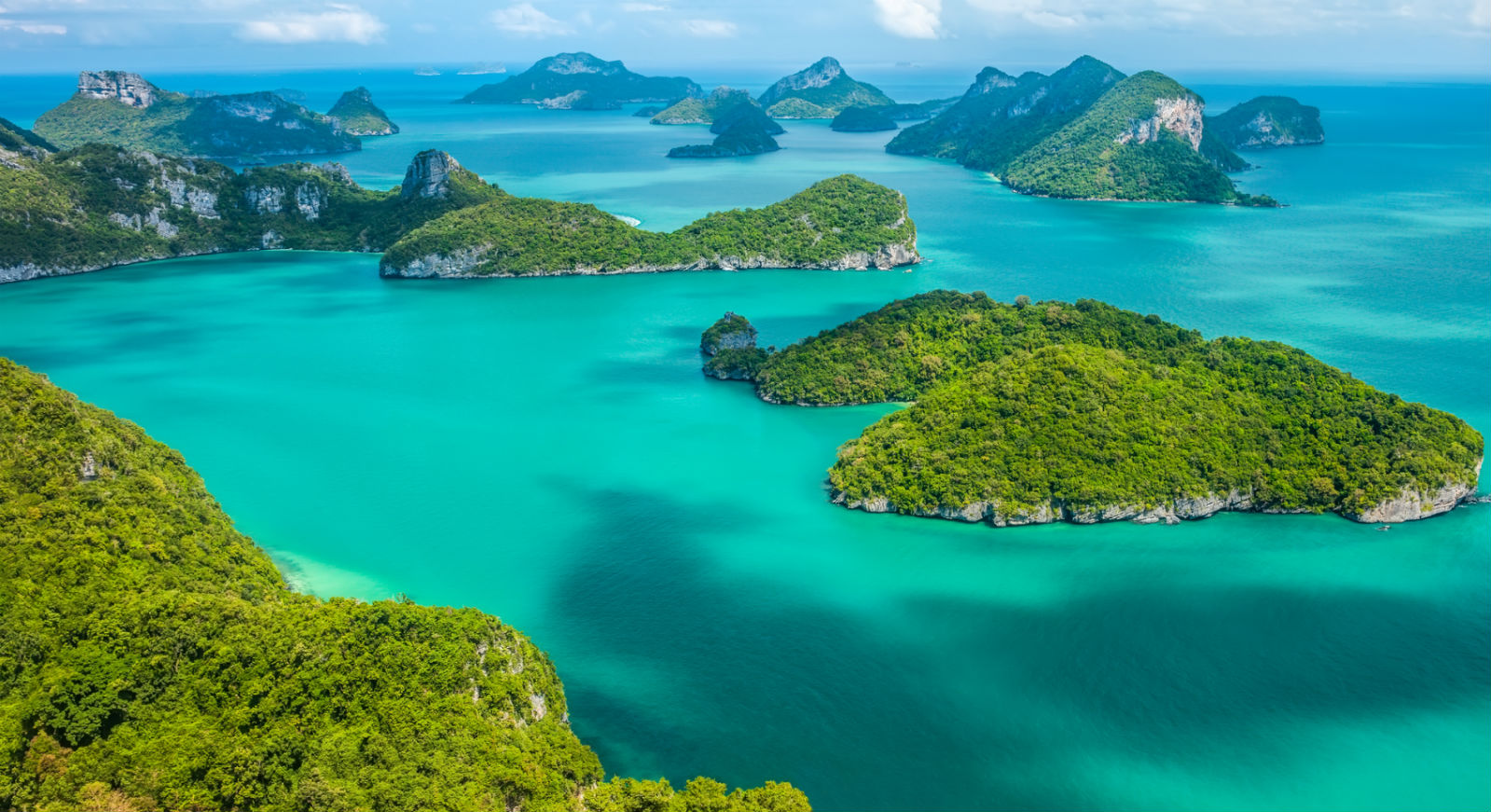 Vườn quốc gia biển Ang Thong với những hòn đảo đá vôi xanh ngắt và làn nước trong veo