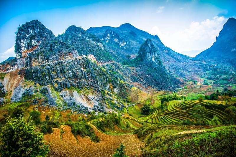 Các món ăn địa phương nóng hổi giữa khung cảnh núi rừng