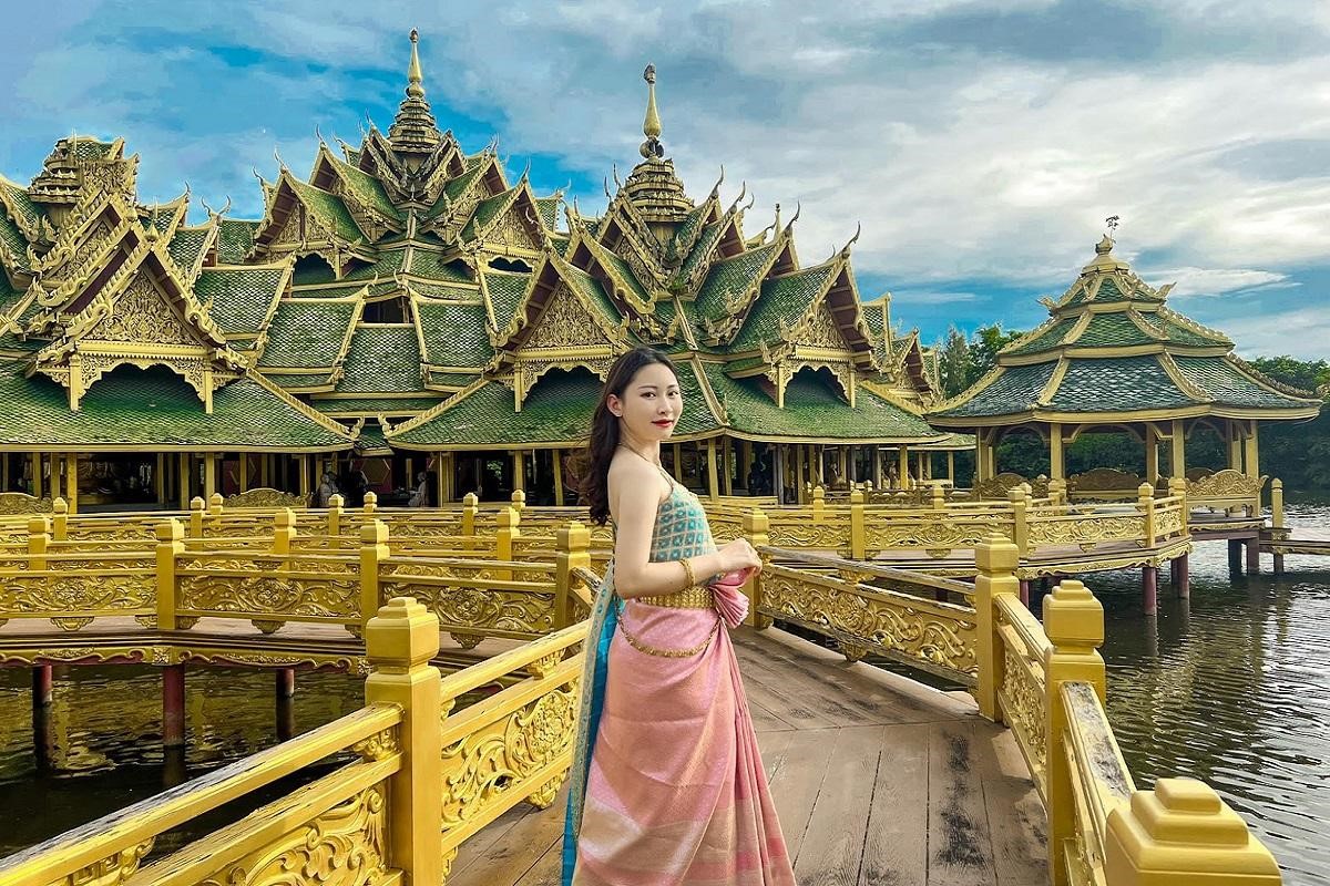 Món Pad Thai thơm ngon tại chợ đêm Thái Lan