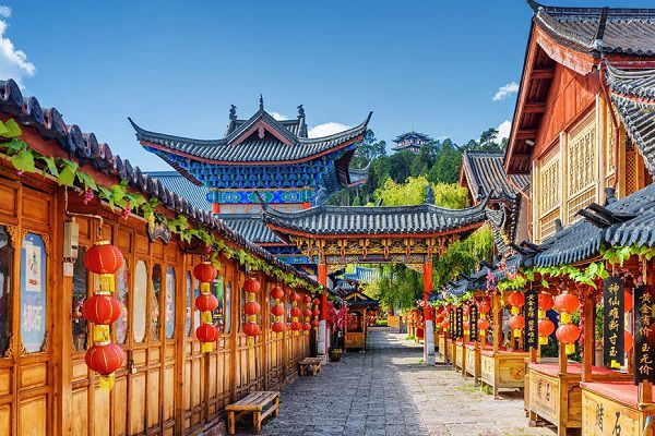 Phố cổ Lệ Giang về đêm với những chiếc đèn lồng lung linh