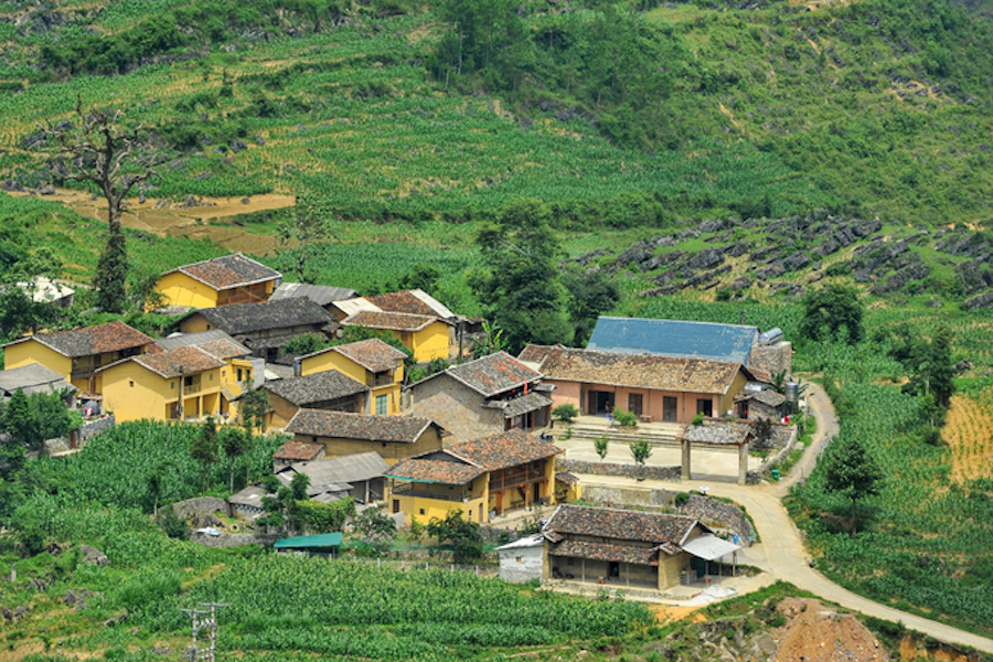Những ngôi nhà trình tường đất truyền thống ở Lô Lô Chải