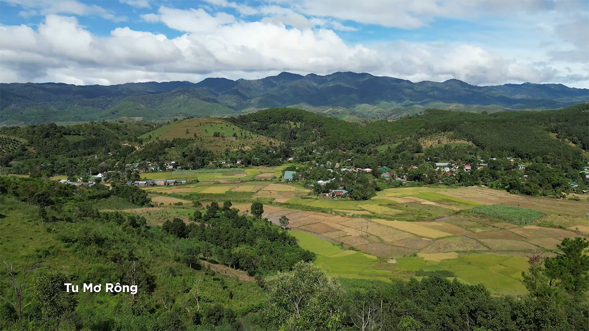 Khung cảnh làng quê Tây Nguyên