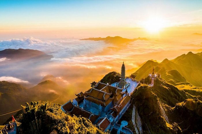 Miền Núi Phía Bắc Mùa Vàng Bão Giông: Cân Nhắc Lại Lịch Trình Thôi, Bạn Ơi!