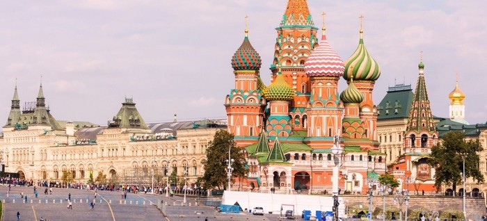 Nhà thờ St. Basil's Cathedral với mái vòm sắc màu
