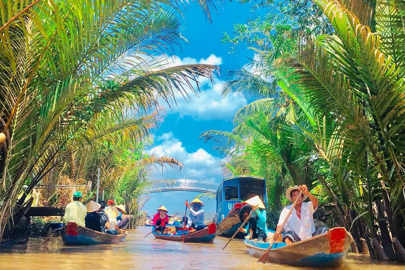 Vườn trái cây xanh tốt ở miền Tây