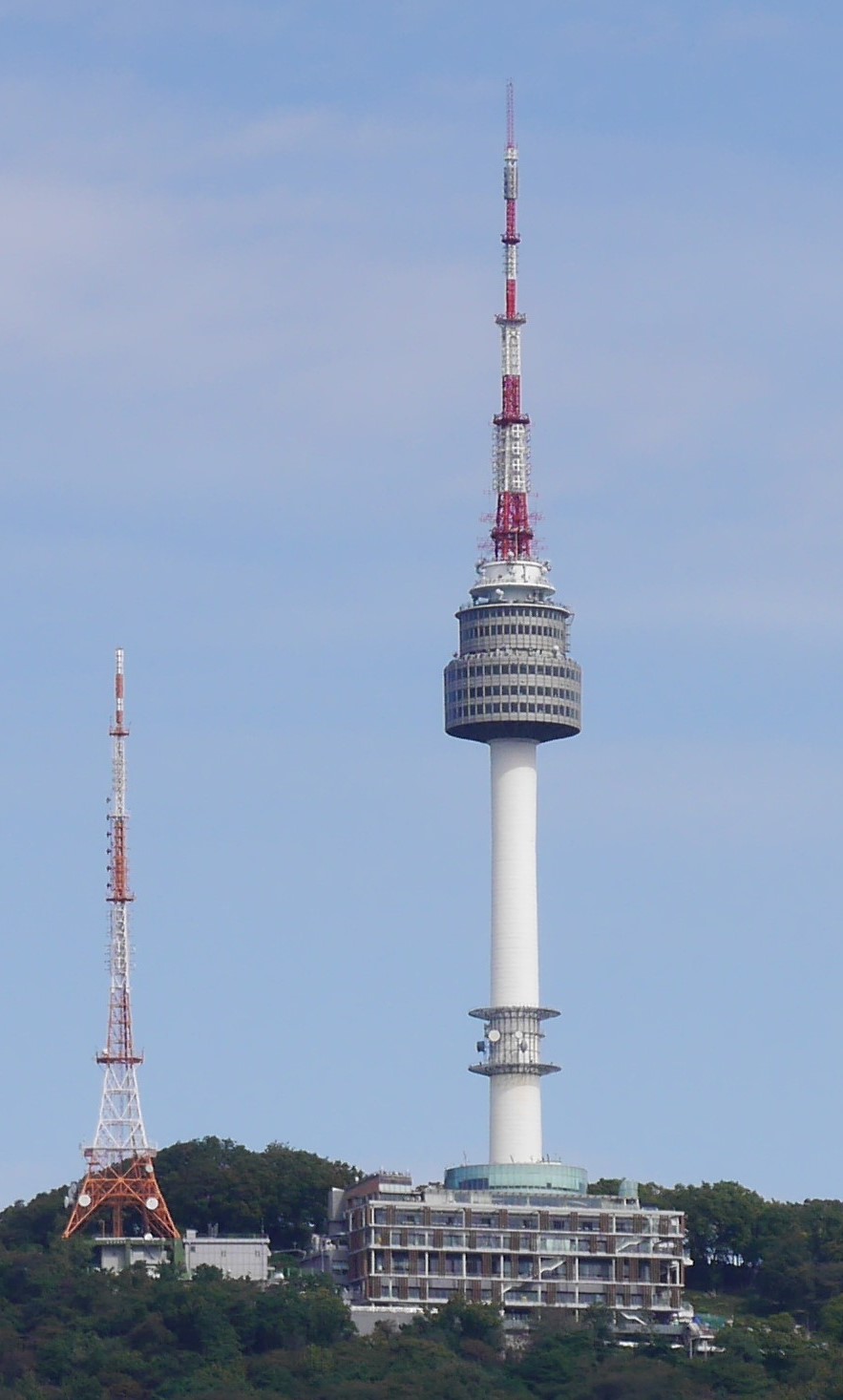 Namsan Tower: Chạm Khẽ Hoàng Hôn Seoul, Nơi Tình Yêu Thăng Hoa!