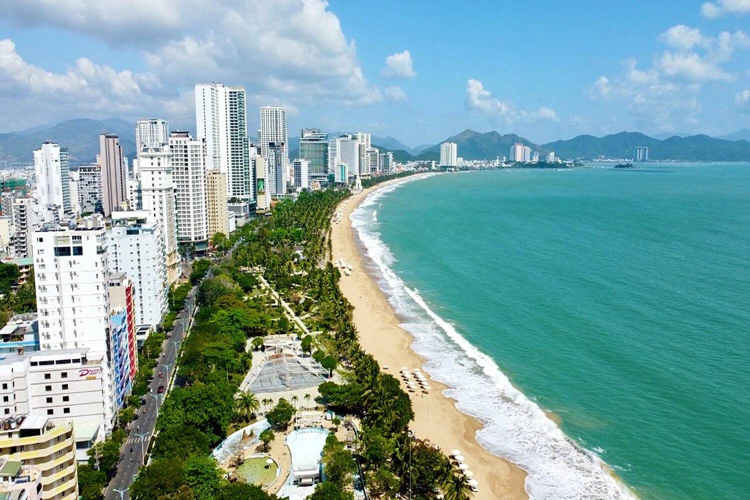 Nha Trang Mùa Tết: Hành Trình Đón Xuân Ở Thành Phố Biển Xinh Đẹp!