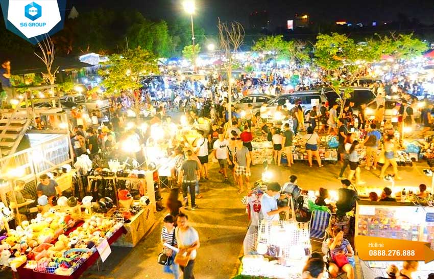 Những gian hàng rực rỡ tại chợ đêm Nha Trang