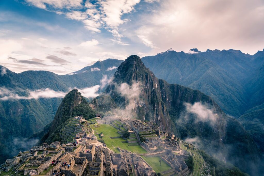 Peru – Vùng Đất Của Những Giấc Mơ Cổ Xưa: Cẩm Nang Du Lịch Cho Trái Tim Phiêu Lưu!