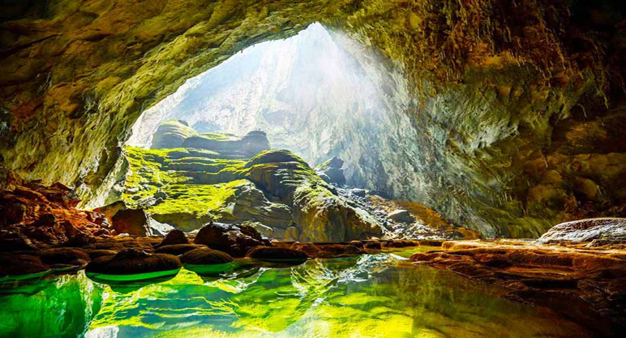 Toàn cảnh sông nước và núi non hùng vĩ tại Phong Nha, Quảng Bình