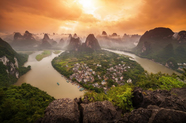 Chèo thuyền trên sông Li Giang