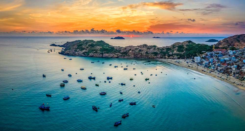 Quy Nhơn ơi! Nơi biển xanh ôm trọn bình yên và những góc nhìn triệu đô từ phòng ngủ! 🌸