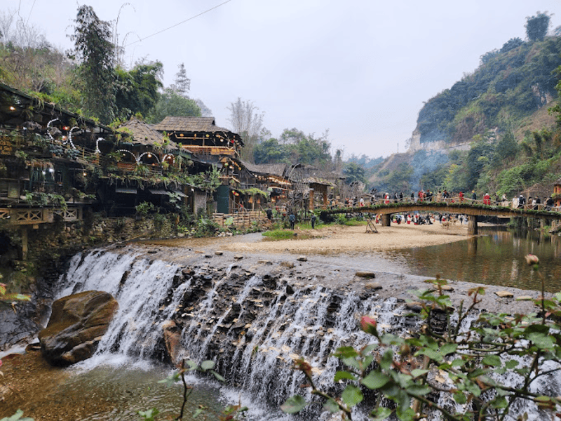 Cổng vào Bản Cát Cát