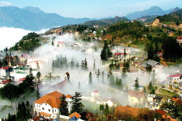 Đường lên Sapa với khung cảnh núi rừng