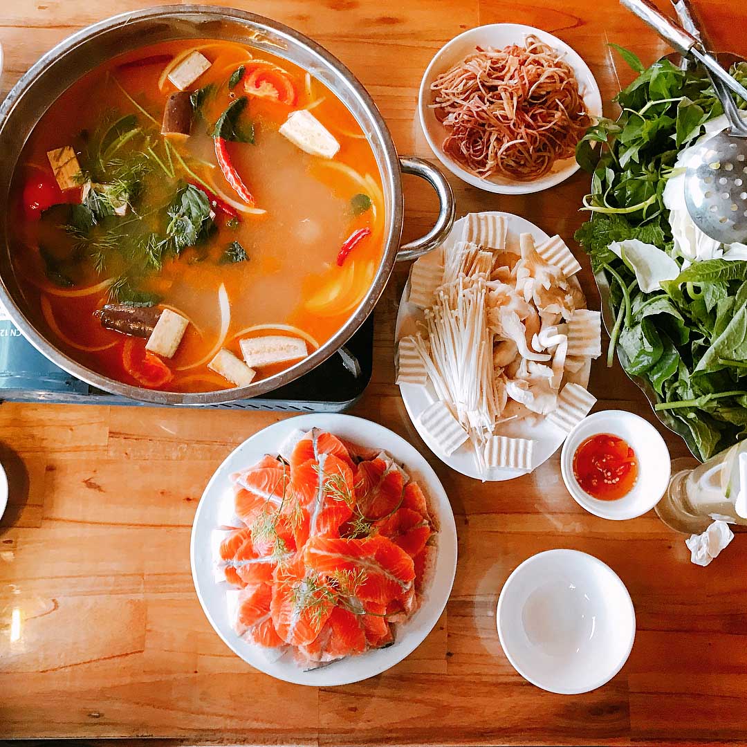 Lẩu cá hồi Sapa nóng hổi