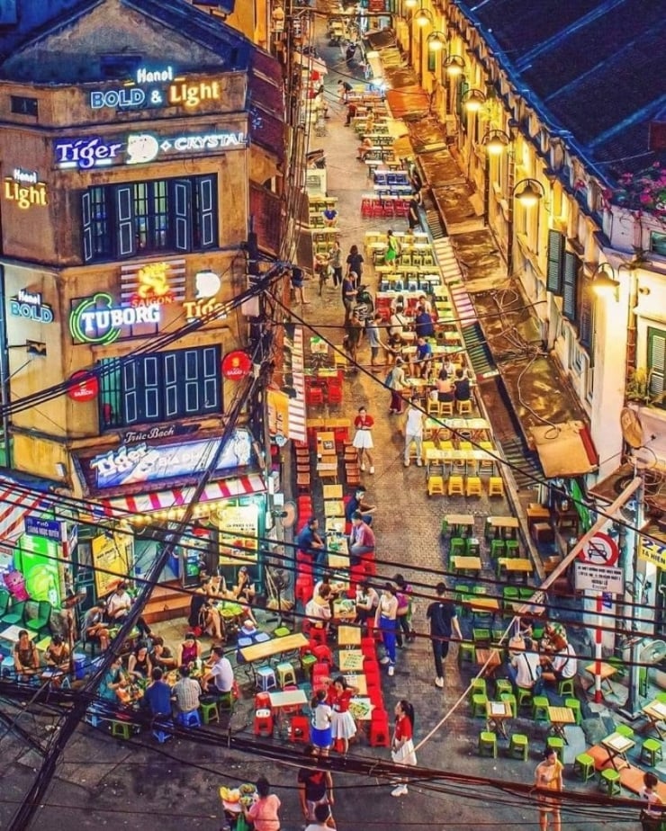 Tạ Hiện Đêm Ấy: Khi Thủ Tướng và Tỷ Phú Jensen Huang Bỗng Dưng “Đi Bụi” Giữa Lòng Hà Nội