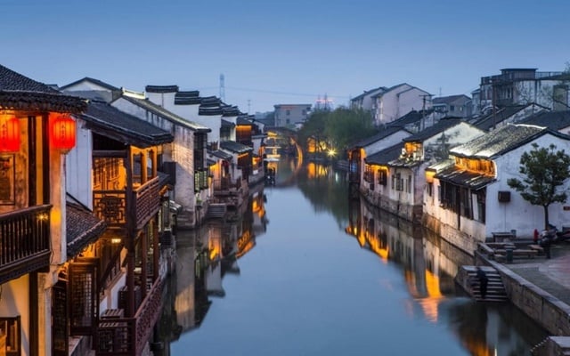 Con đường nhộn nhịp ở Hàng Châu