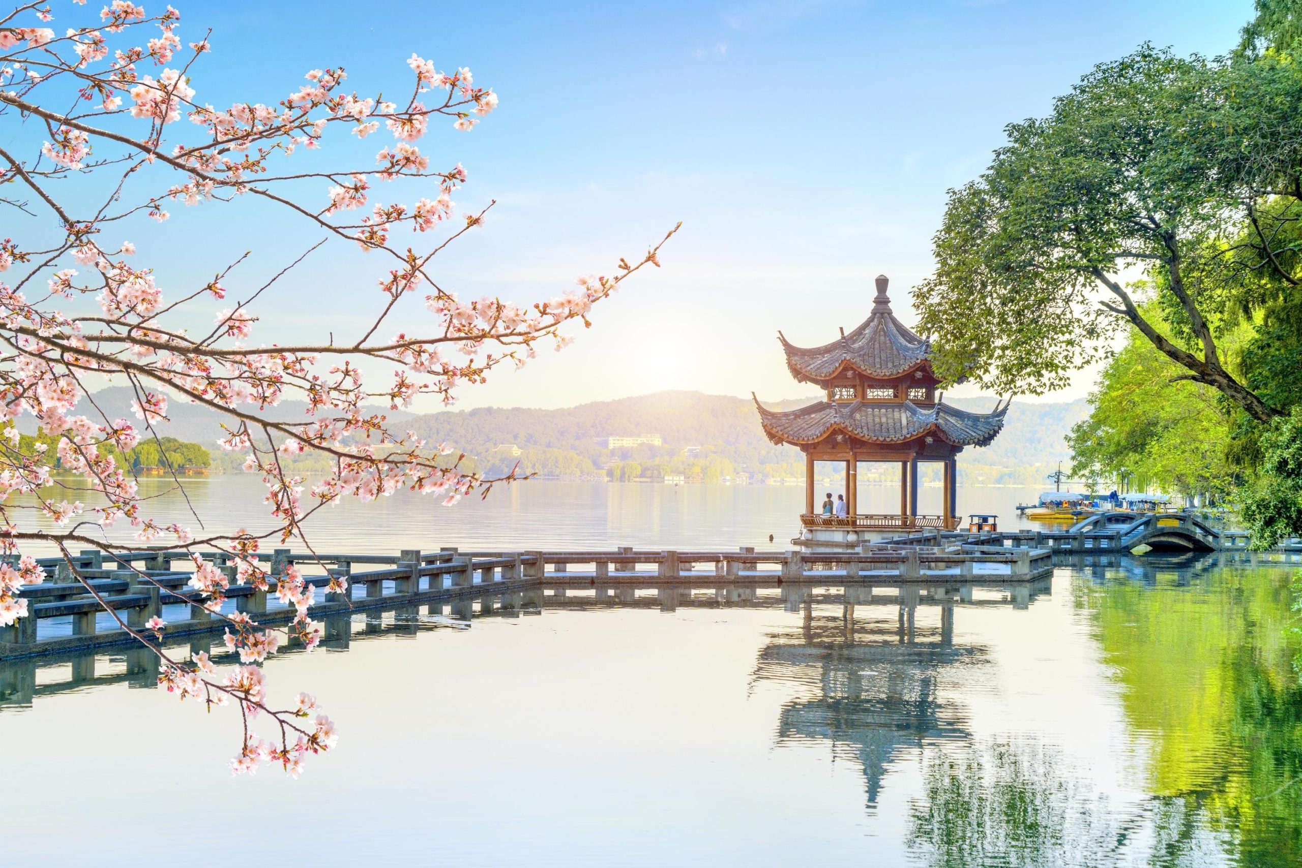 Hồ Tây dưới làn gió thu