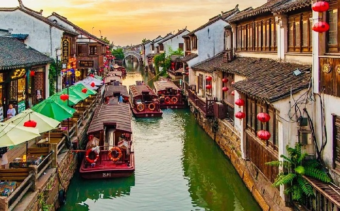 Con đường Đê Tô rợp bóng cây