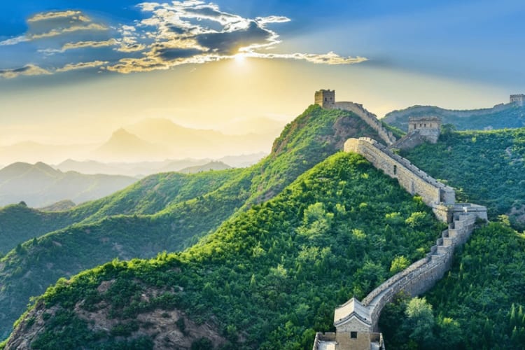 Vạn Lý Trường Thành vào mùa thu với lá cây đổi màu