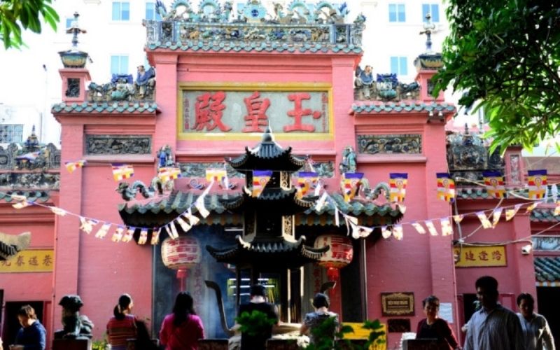 Chùa Bà Ấn Độ Mariamman với kiến trúc độc đáo, đầy màu sắc ở Sài Gòn.