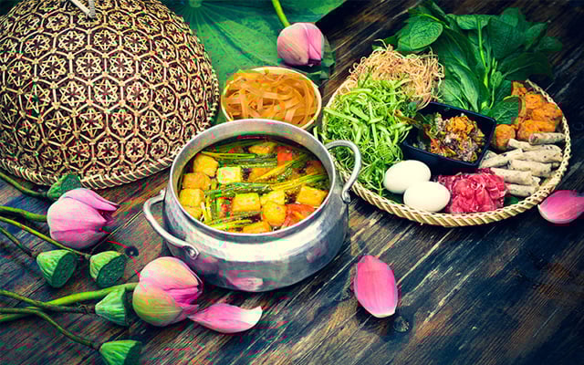 Món lẩu gà lá é