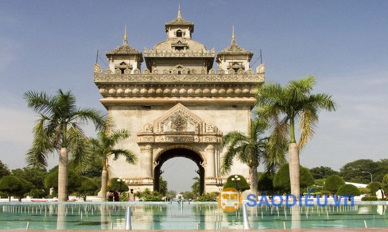 Di chuyển bằng Tuk-tuk ở Viêng Chăn