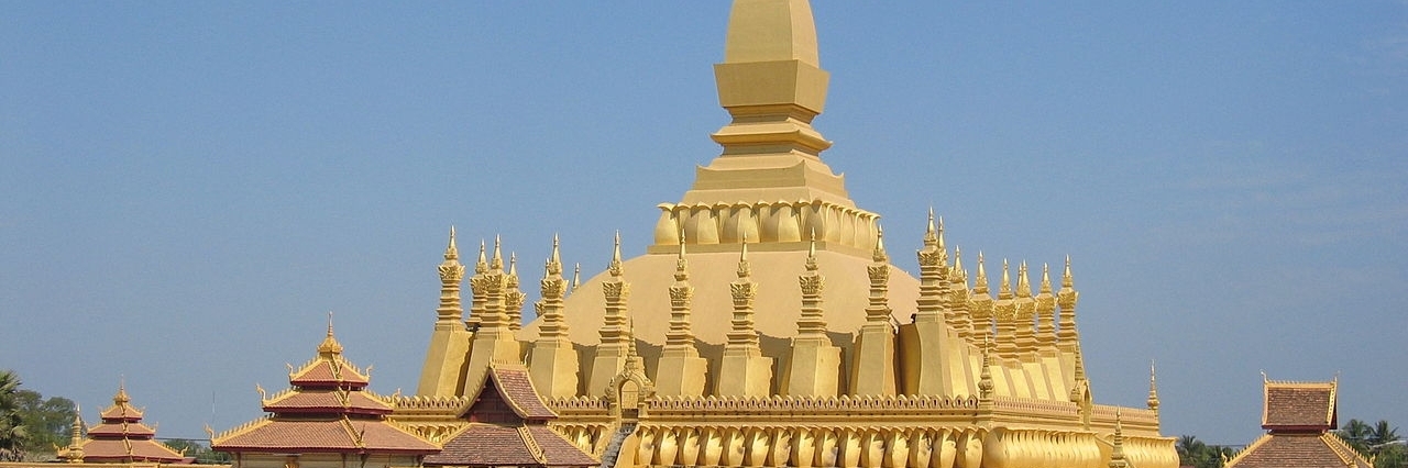 Tháp Pha That Luang dát vàng