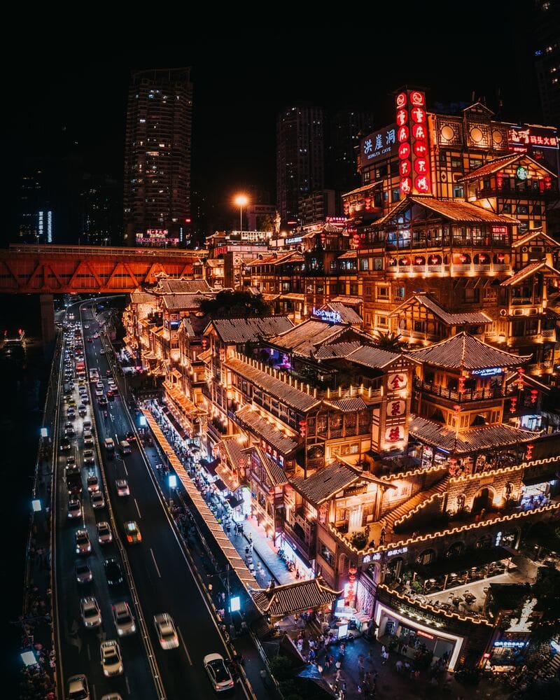 Các con đường và ngôi nhà ở Trùng Khánh bám vào triền đồi