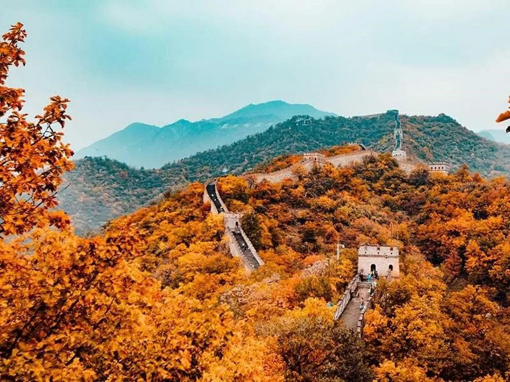 Cây lá đỏ rực rỡ ở công viên Hương Sơn