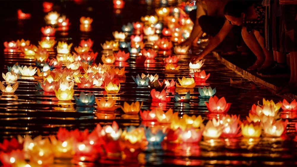 Lễ hội Đuốc ở Vân Nam với người dân nhảy múa quanh lửa