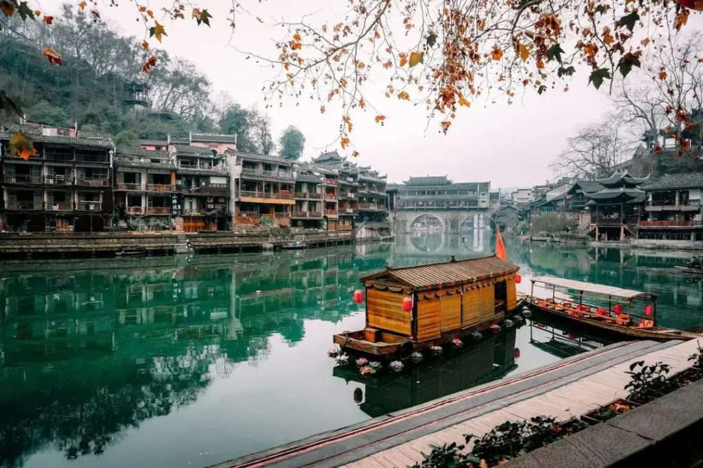 Trung Quốc Tháng 9: Khi Mùa Thu Gõ Cửa, Vạn Cảnh Sắc Hóa Thơ!