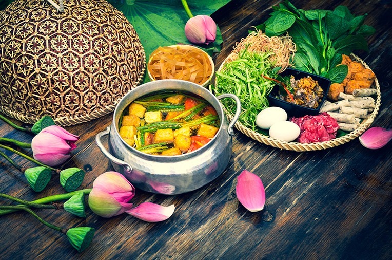 Một mâm hải sản tươi ngon, hấp dẫn tại làng chài