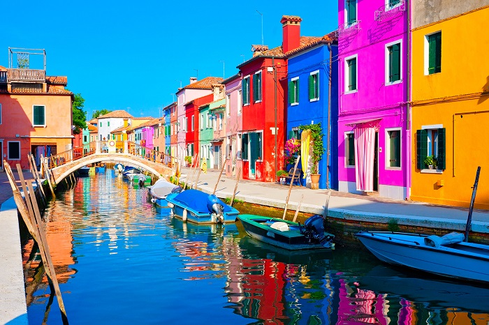 Những ngôi nhà sắc màu rực rỡ ở Burano