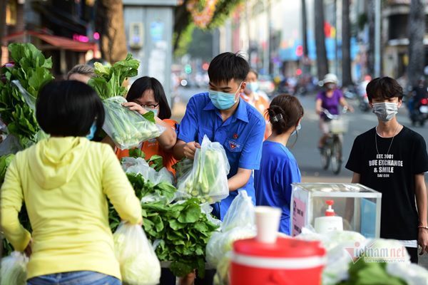 Việt Nam Ơi, Sao Mà An Toàn Và Ngọt Ngào Đến Thế! Chuyện Người Ngoại Quốc “Mắc Kẹt” Lại Với Sài Gòn…