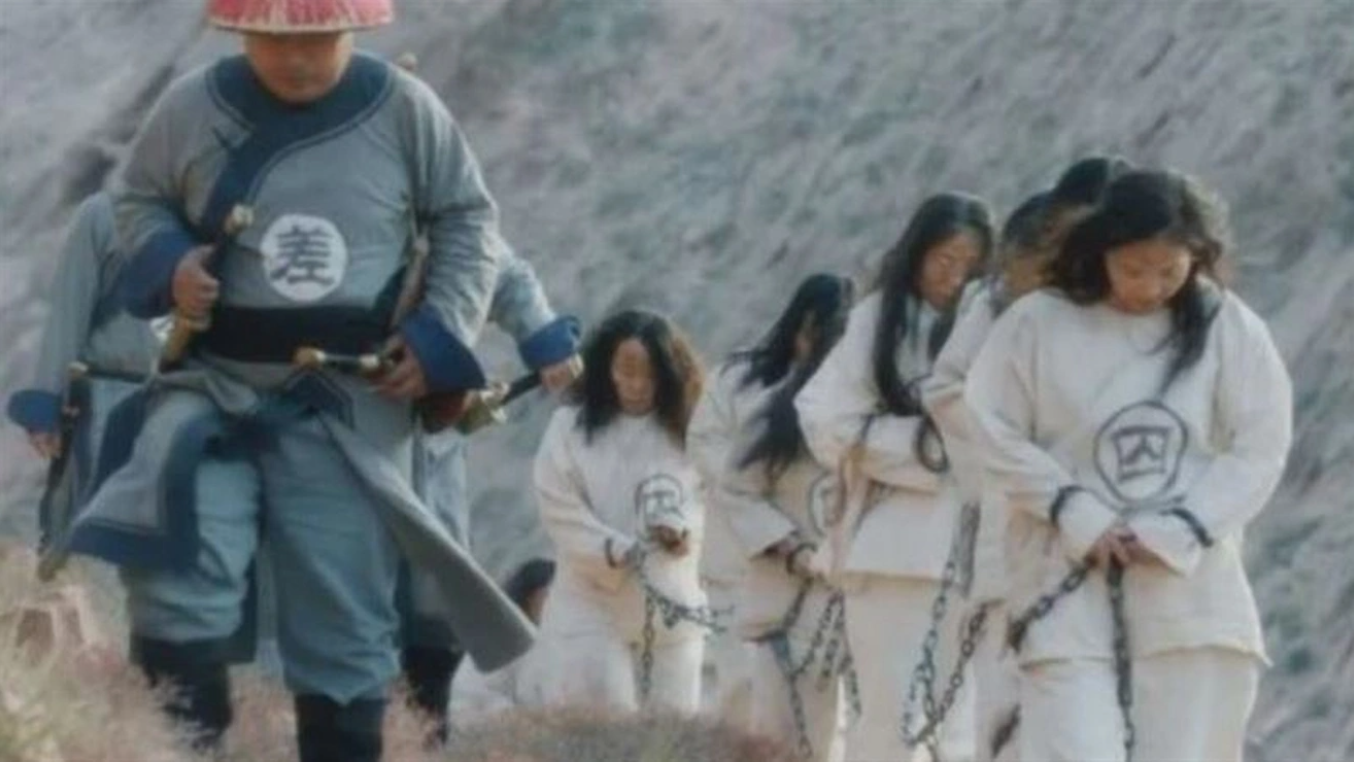 Con đường hoa nhiều màu sắc và tiểu cảnh độc đáo tại Vườn Thượng Uyển Bay